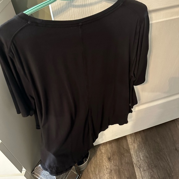 Lululemon teeshirt size 8 - Picture 2 of 2